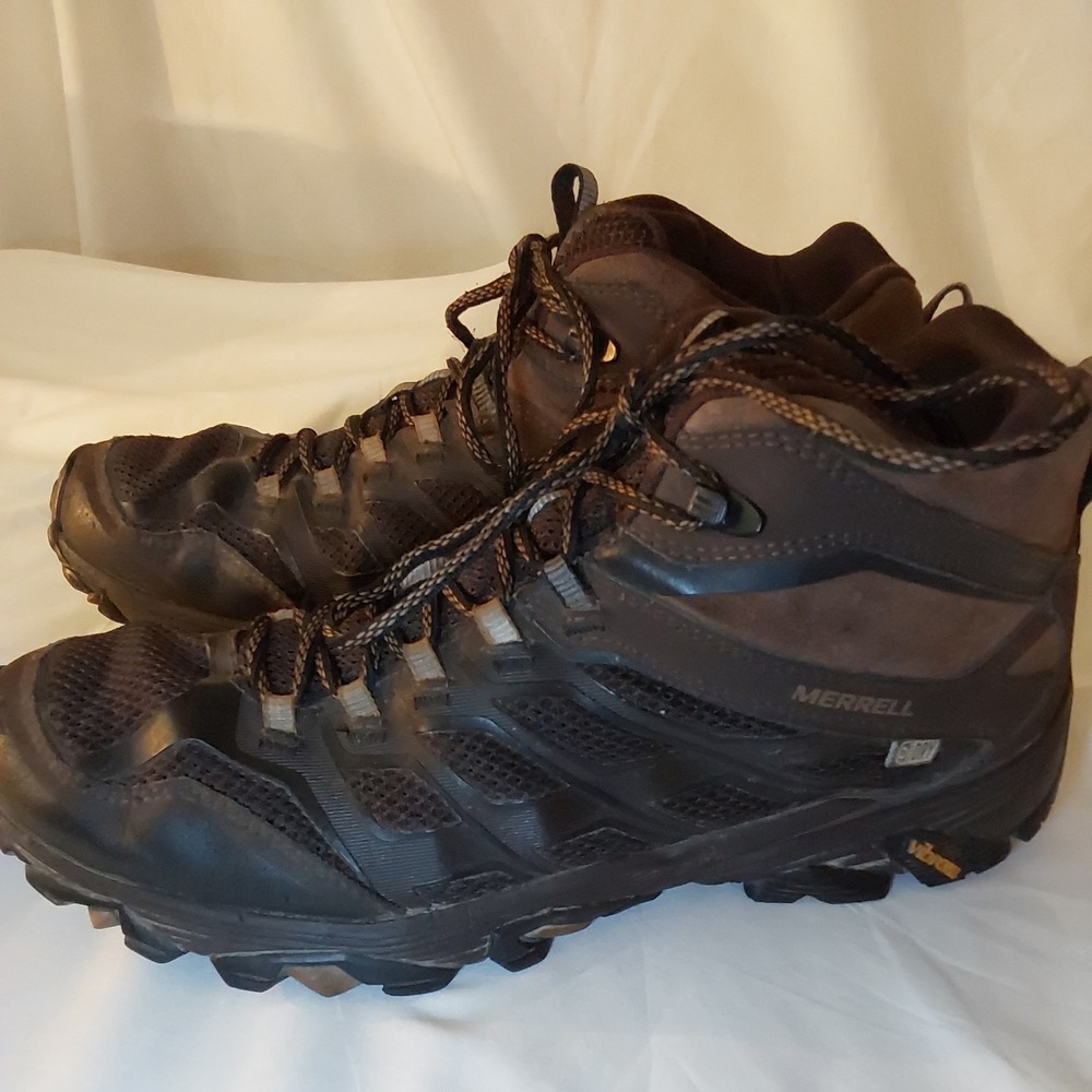 Merrell Men's Size 10 Walnut Brown Moab Mid Hiking Boots Vibram Trail Outdoor